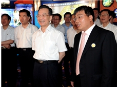 On April 20, 2009, Wen Jiabao inspected Shenzhen Huaqiang Holdings Ltd.